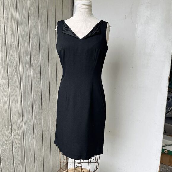 Vintage Dani Max Black Beaded V-Neck Sheath Dress Size 6 Made in USA - Picture 2 of 12